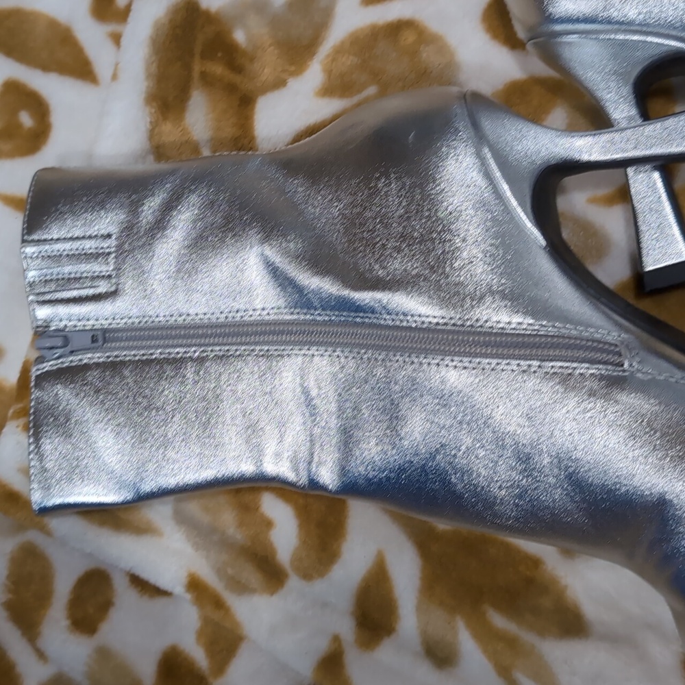 Open Edit Sleek sliver  Ankle Boots - Picture 5 of 7